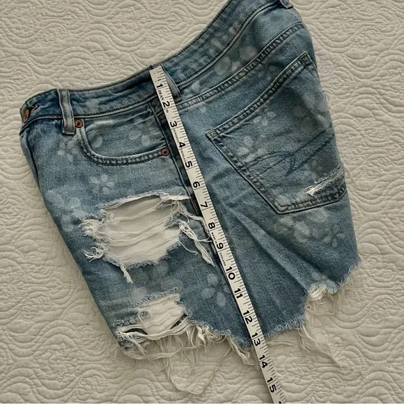 American Eagle Outfitters Distressed Denim Shorts Size 4 - Picture 15 of 16
